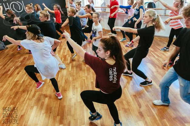 Современные танцы в студии Hermes Dance School